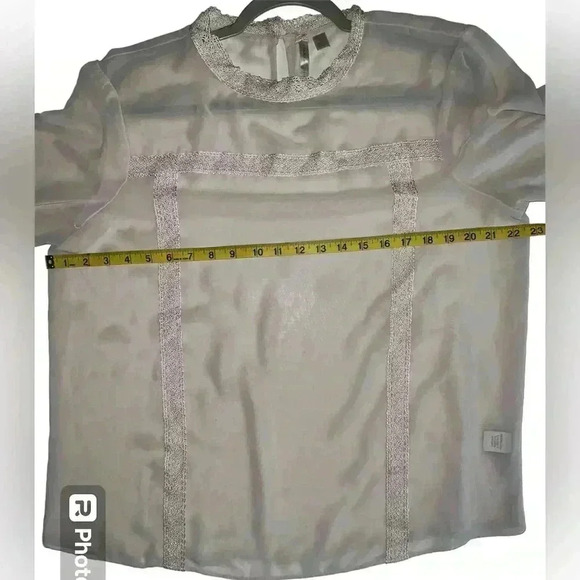 Light pink shear lace key hole back covered button six xl top - Picture 11 of 12